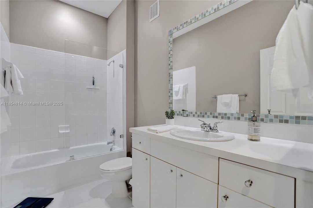 На продажу: $565,000 (3 спален, 2 ванн, 2029 Квадратных фут)