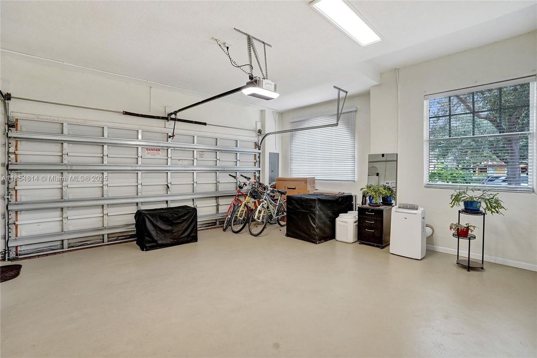 На продажу: $565,000 (3 спален, 2 ванн, 2029 Квадратных фут)