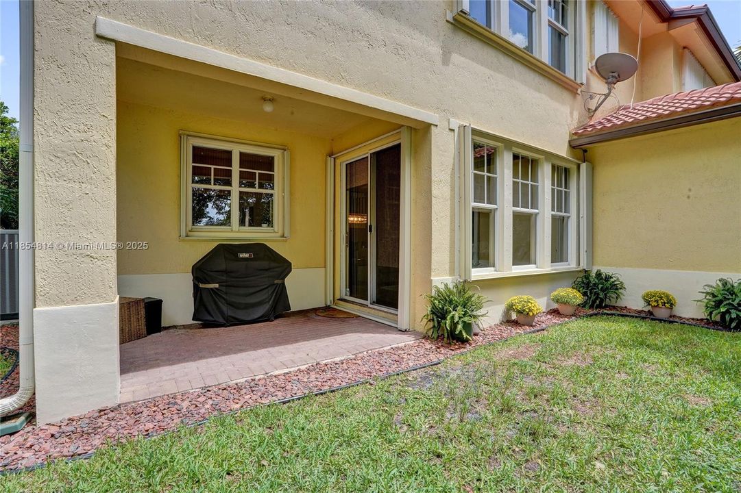 На продажу: $565,000 (3 спален, 2 ванн, 2029 Квадратных фут)