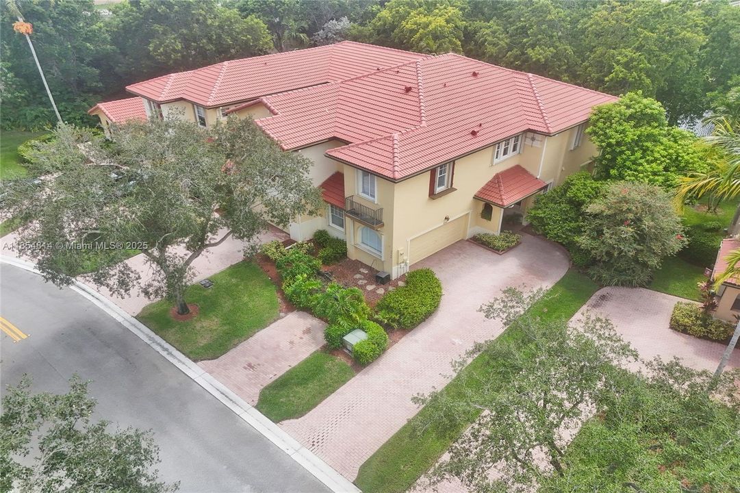 На продажу: $565,000 (3 спален, 2 ванн, 2029 Квадратных фут)