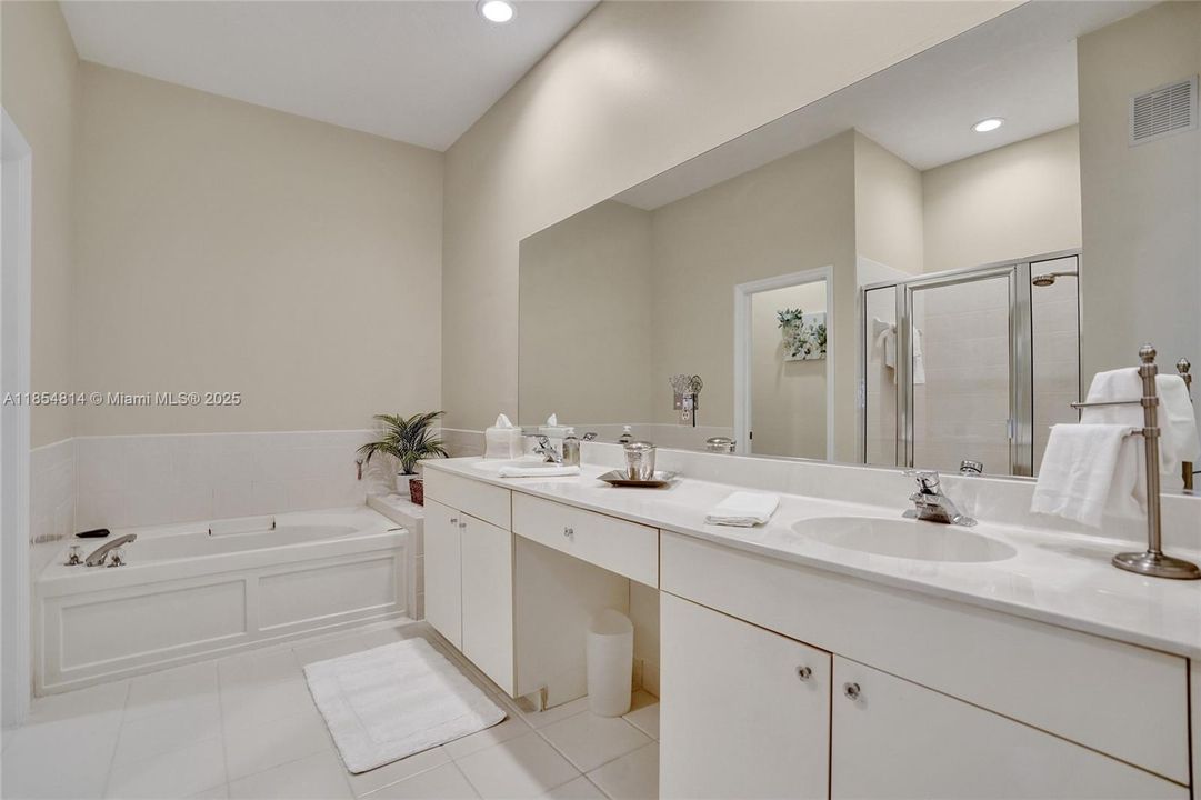 На продажу: $565,000 (3 спален, 2 ванн, 2029 Квадратных фут)