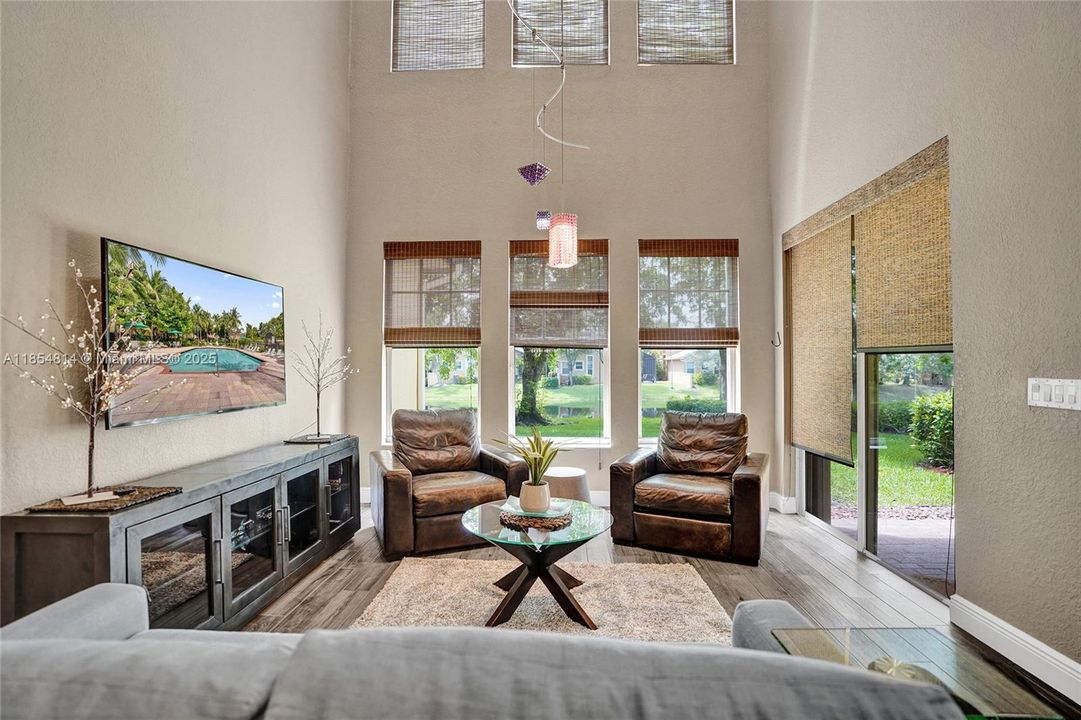 На продажу: $565,000 (3 спален, 2 ванн, 2029 Квадратных фут)