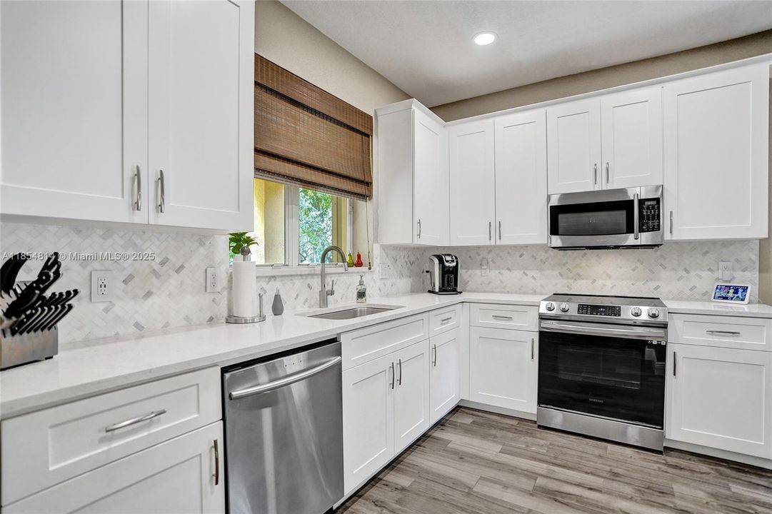 На продажу: $565,000 (3 спален, 2 ванн, 2029 Квадратных фут)