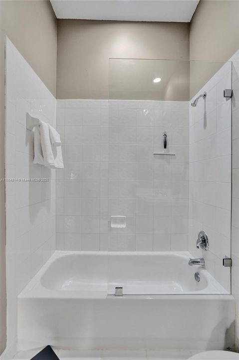 На продажу: $565,000 (3 спален, 2 ванн, 2029 Квадратных фут)