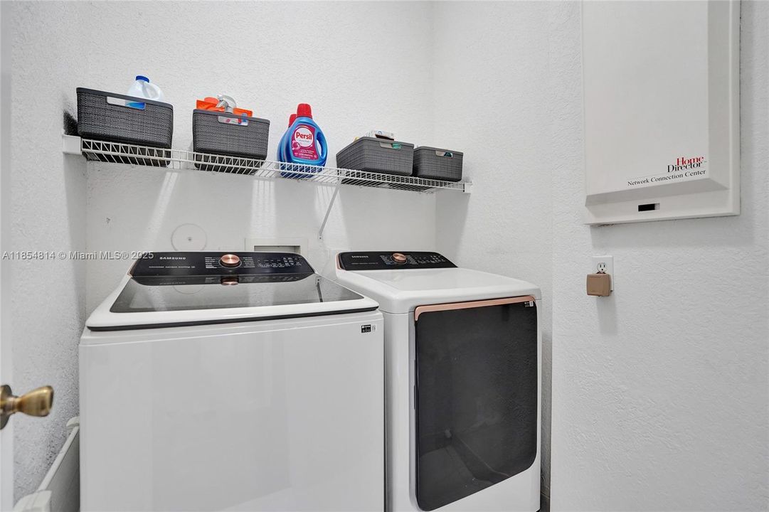 На продажу: $565,000 (3 спален, 2 ванн, 2029 Квадратных фут)