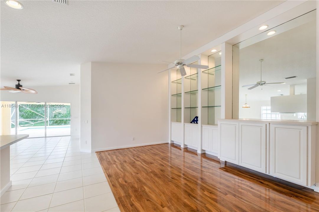 待售: $439,000 (2 贝兹, 2 浴室, 1550 平方英尺)