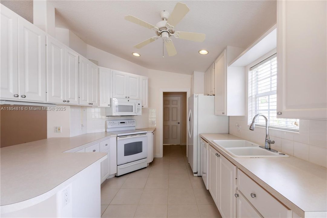 待售: $439,000 (2 贝兹, 2 浴室, 1550 平方英尺)