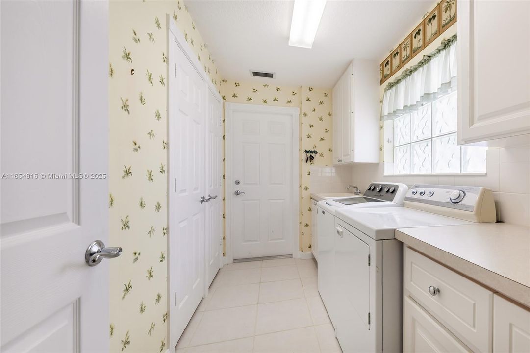 待售: $439,000 (2 贝兹, 2 浴室, 1550 平方英尺)