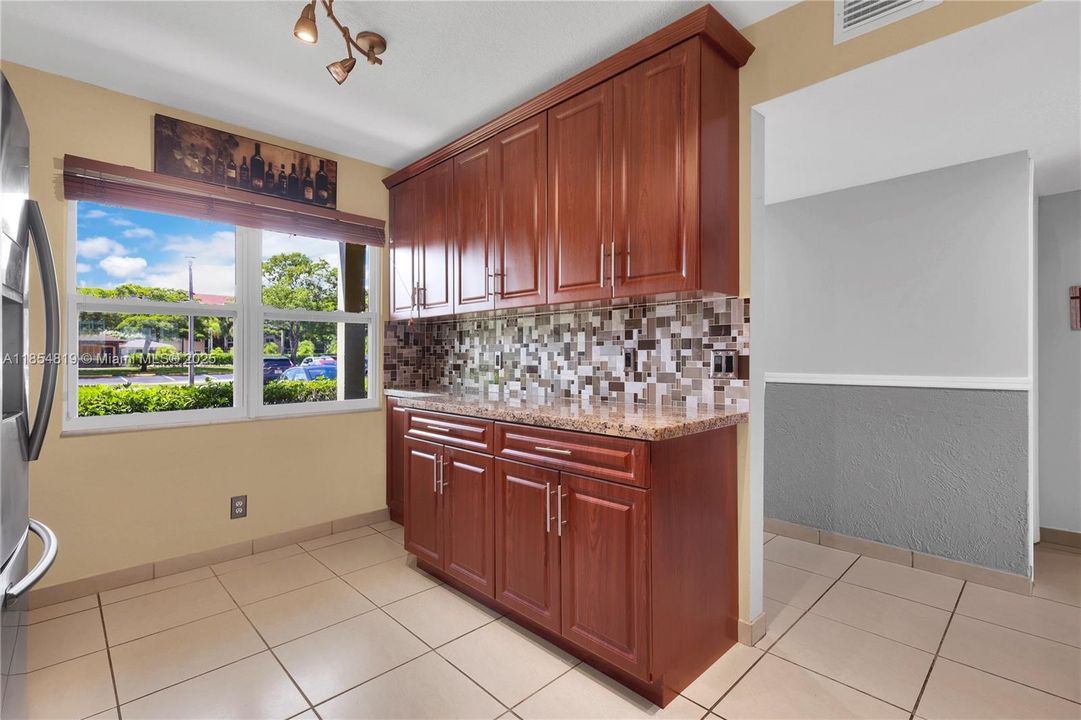 For Sale: $265,000 (2 beds, 2 baths, 1082 Square Feet)