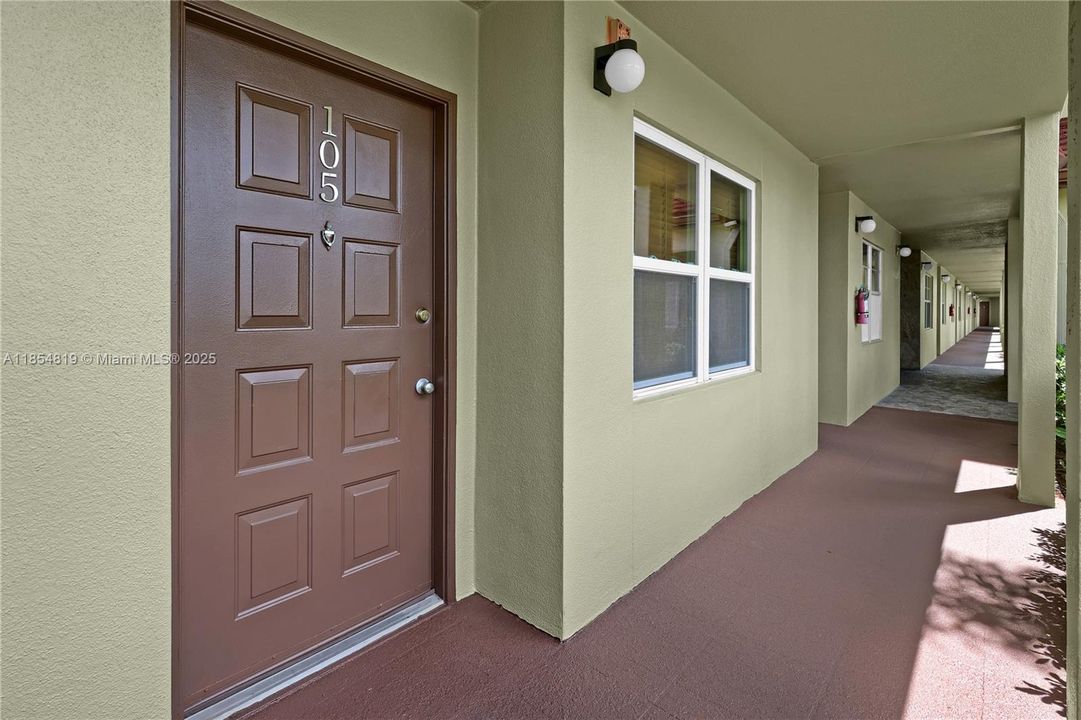 For Sale: $265,000 (2 beds, 2 baths, 1082 Square Feet)