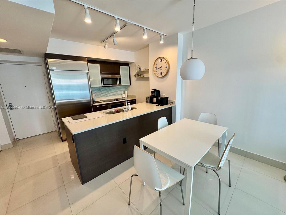 En Venta: $479,900 (1 camas, 1 baños, 738 Pies cuadrados)