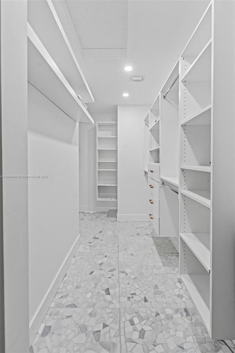 Activo con contrato: $959,000 (3 camas, 2 baños, 1851 Pies cuadrados)