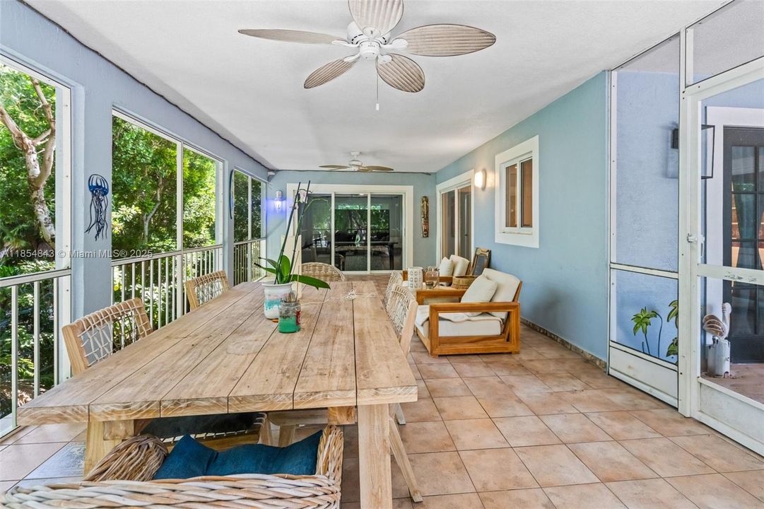 Activo con contrato: $959,000 (3 camas, 2 baños, 1851 Pies cuadrados)