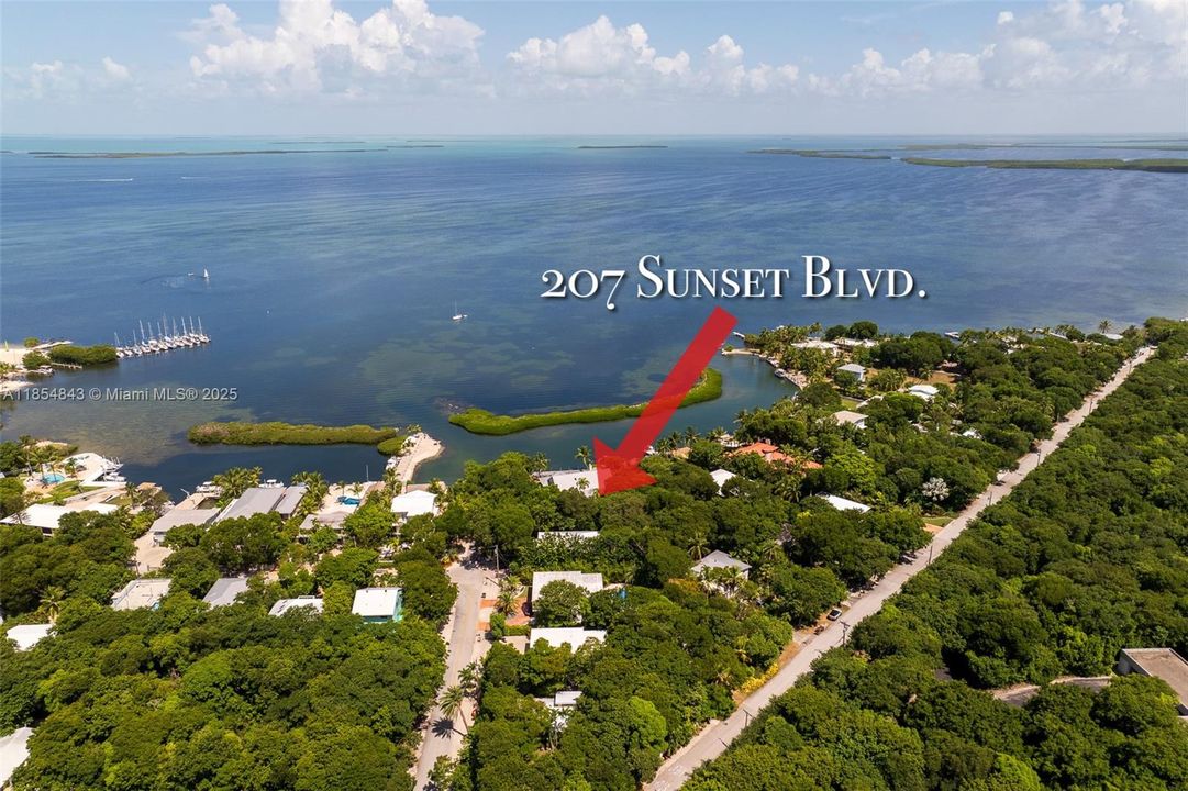 Activo con contrato: $959,000 (3 camas, 2 baños, 1851 Pies cuadrados)