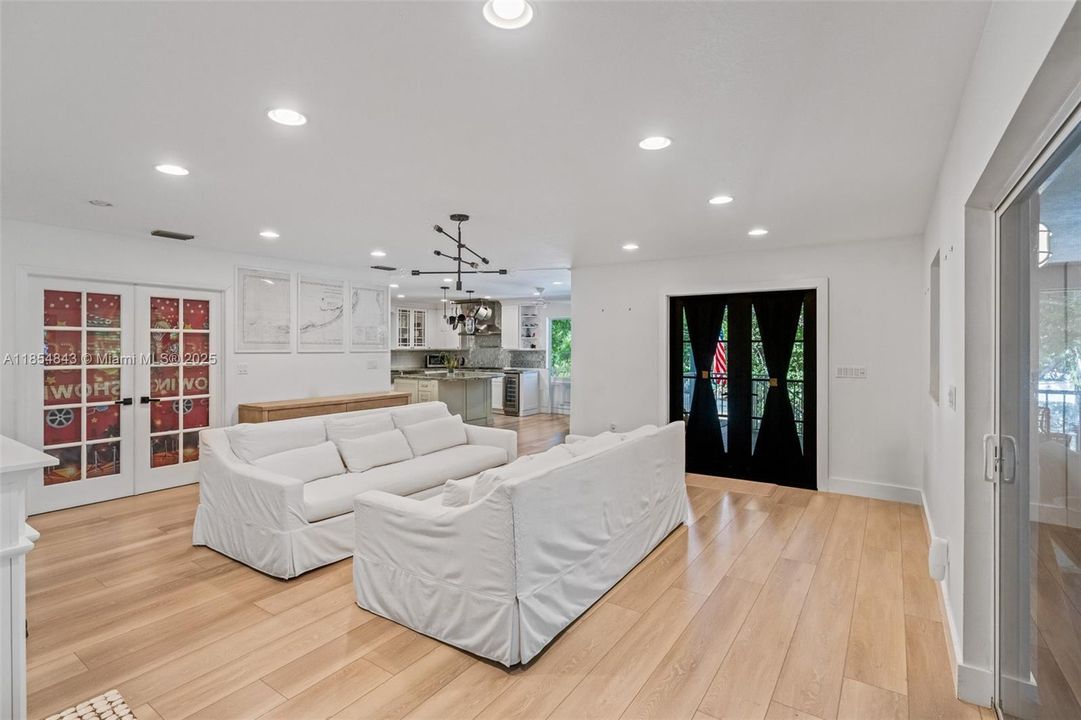 Activo con contrato: $959,000 (3 camas, 2 baños, 1851 Pies cuadrados)