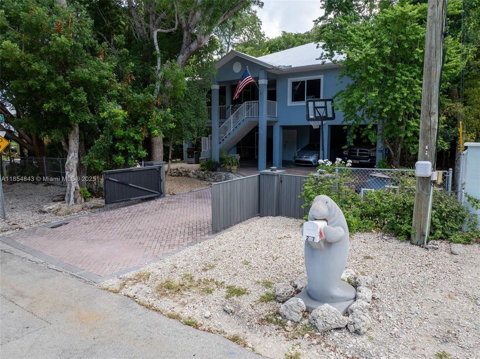 Activo con contrato: $959,000 (3 camas, 2 baños, 1851 Pies cuadrados)