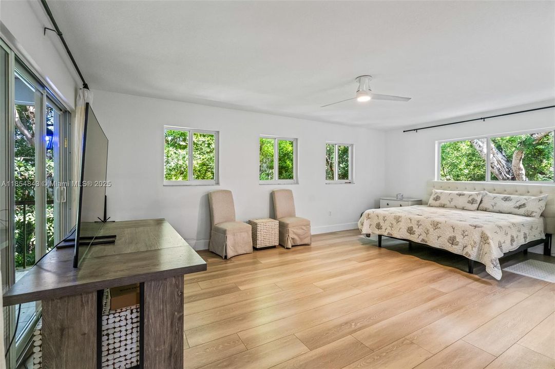 Activo con contrato: $959,000 (3 camas, 2 baños, 1851 Pies cuadrados)