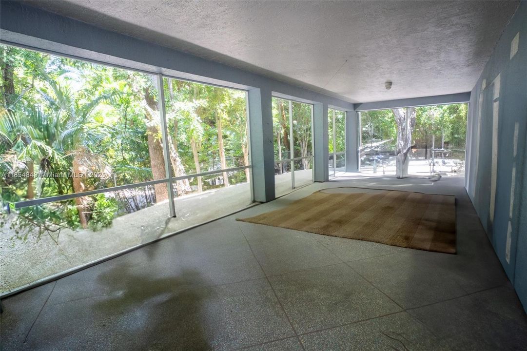 Activo con contrato: $959,000 (3 camas, 2 baños, 1851 Pies cuadrados)