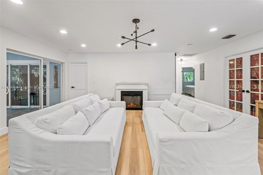 Activo con contrato: $959,000 (3 camas, 2 baños, 1851 Pies cuadrados)