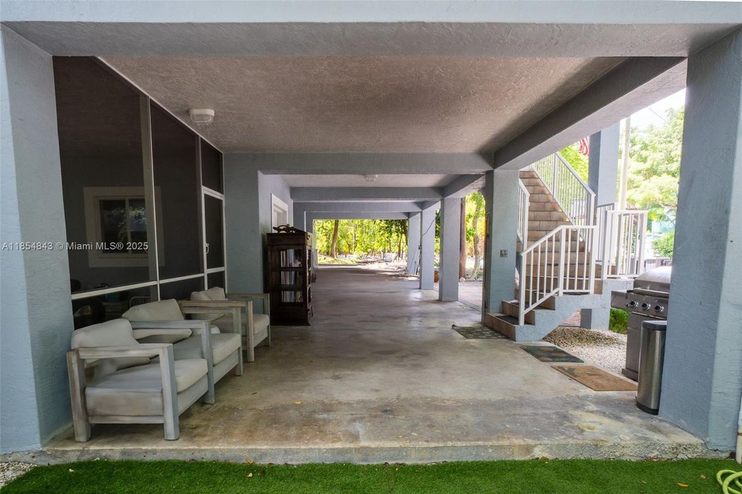 Activo con contrato: $959,000 (3 camas, 2 baños, 1851 Pies cuadrados)