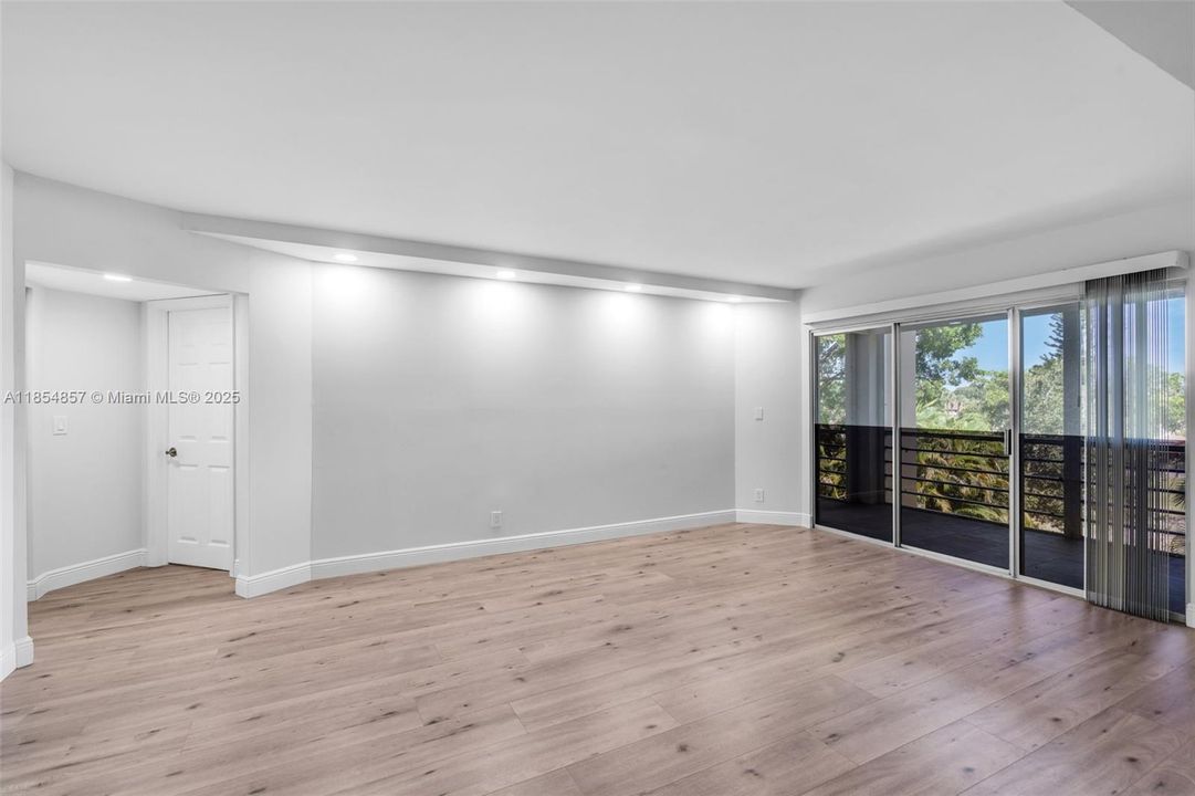 En Venta: $172,000 (2 camas, 2 baños, 1114 Pies cuadrados)