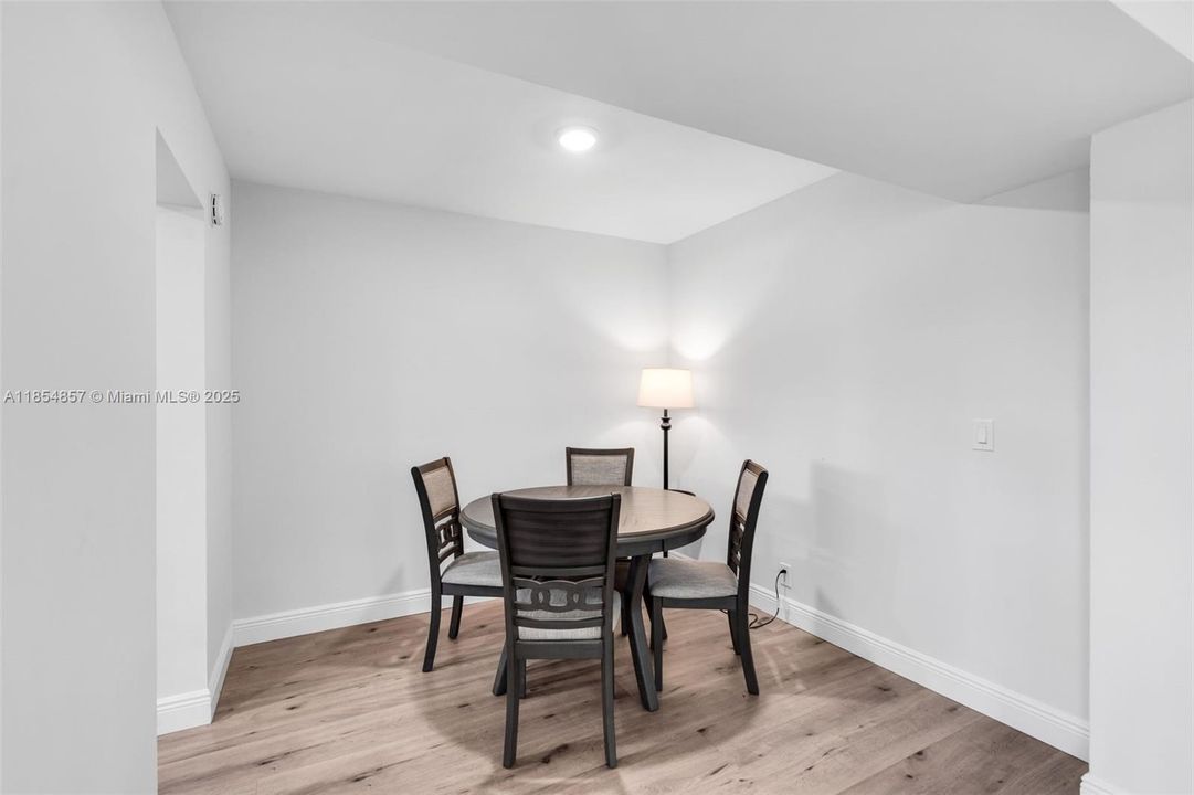 En Venta: $172,000 (2 camas, 2 baños, 1114 Pies cuadrados)