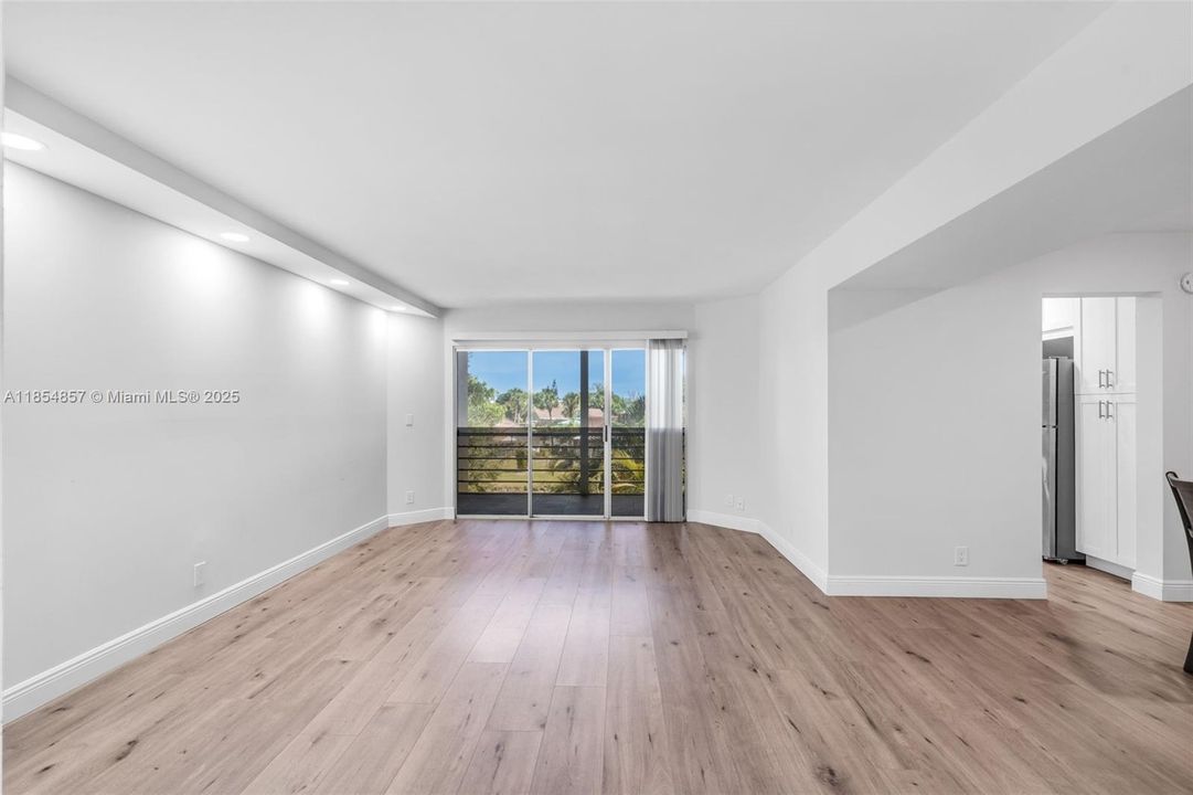 En Venta: $172,000 (2 camas, 2 baños, 1114 Pies cuadrados)