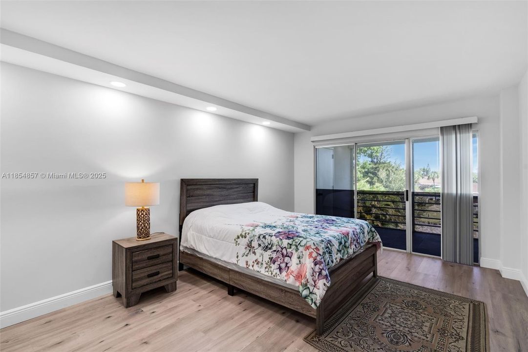 En Venta: $172,000 (2 camas, 2 baños, 1114 Pies cuadrados)