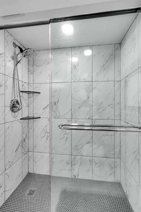 En Venta: $172,000 (2 camas, 2 baños, 1114 Pies cuadrados)