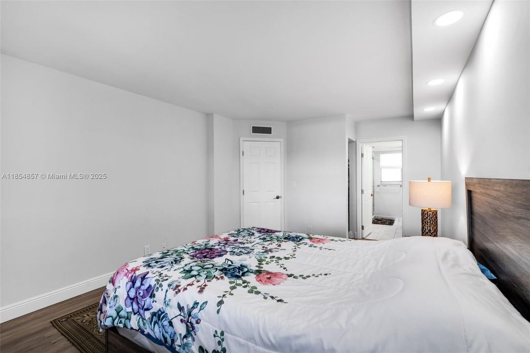 En Venta: $172,000 (2 camas, 2 baños, 1114 Pies cuadrados)