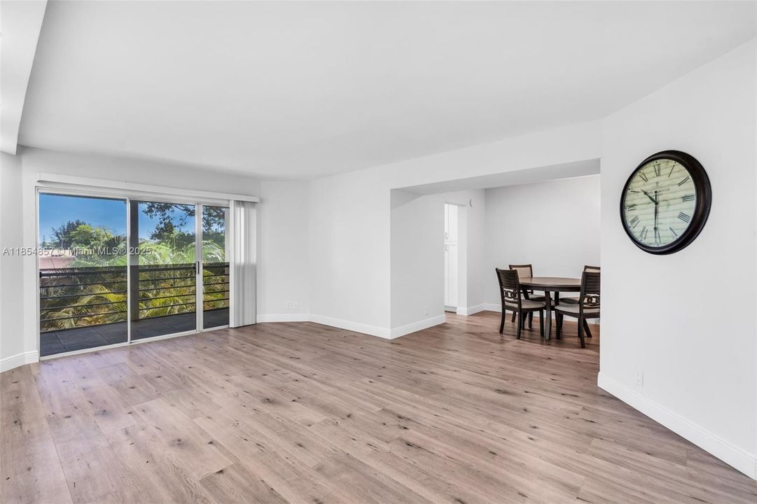 En Venta: $172,000 (2 camas, 2 baños, 1114 Pies cuadrados)