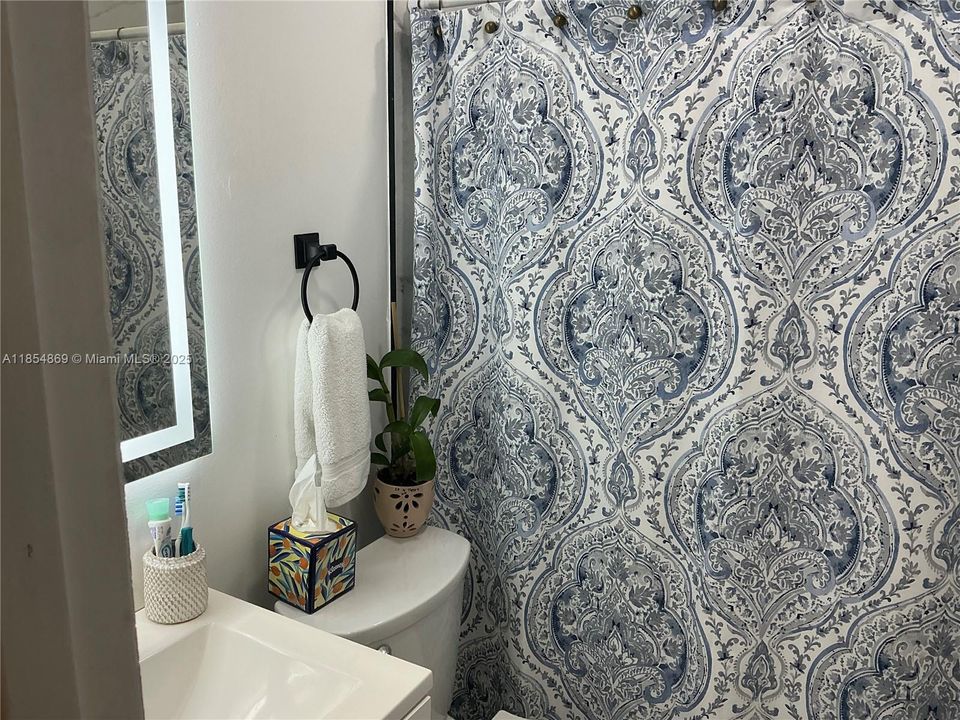 For Sale: $670,000 (2 beds, 1 baths, 1716 Square Feet)