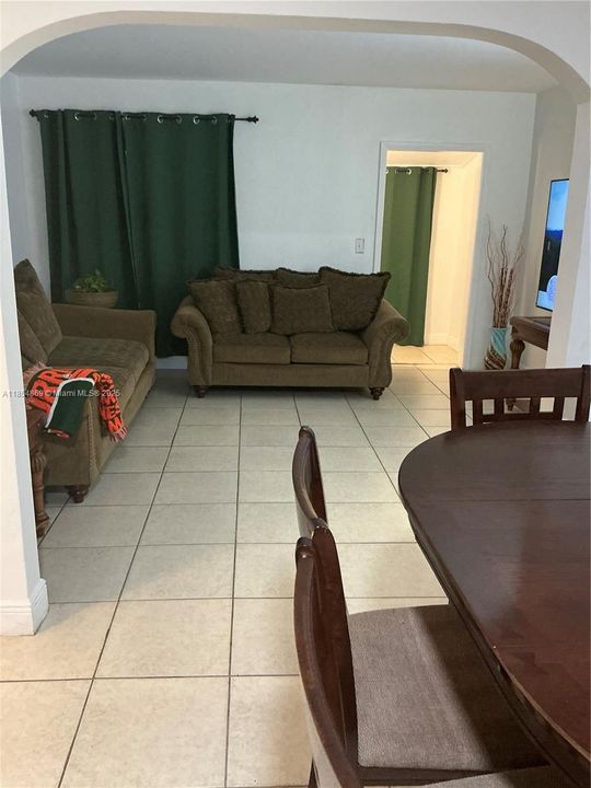 For Sale: $670,000 (2 beds, 1 baths, 1716 Square Feet)