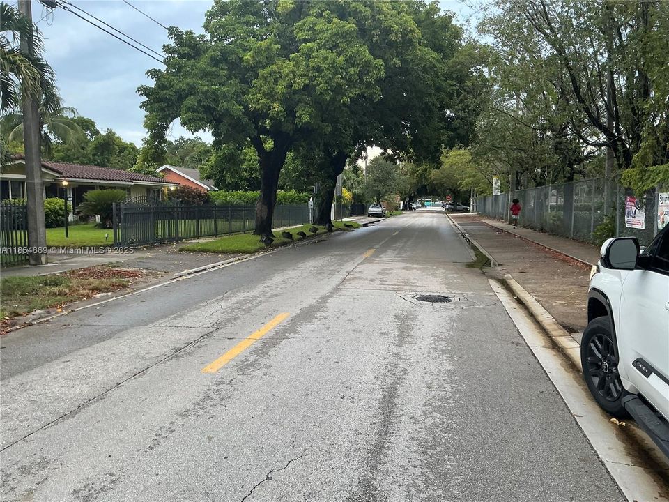 For Sale: $670,000 (2 beds, 1 baths, 1716 Square Feet)