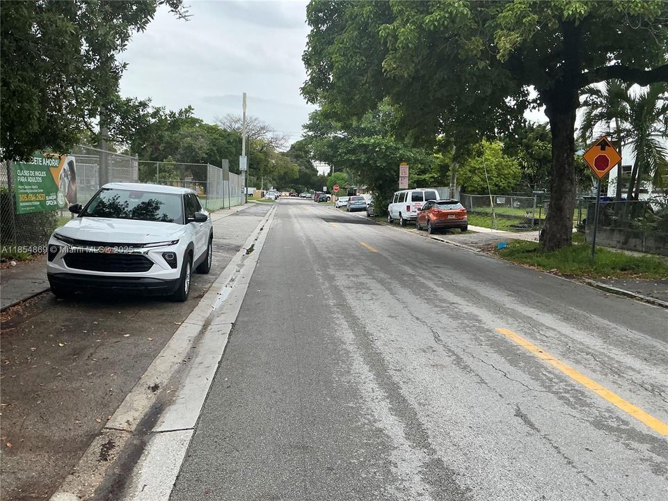 For Sale: $670,000 (2 beds, 1 baths, 1716 Square Feet)