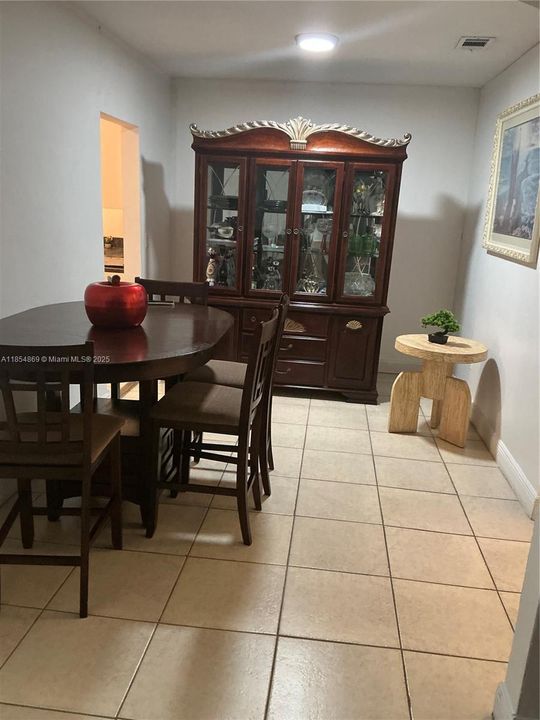 For Sale: $670,000 (2 beds, 1 baths, 1716 Square Feet)