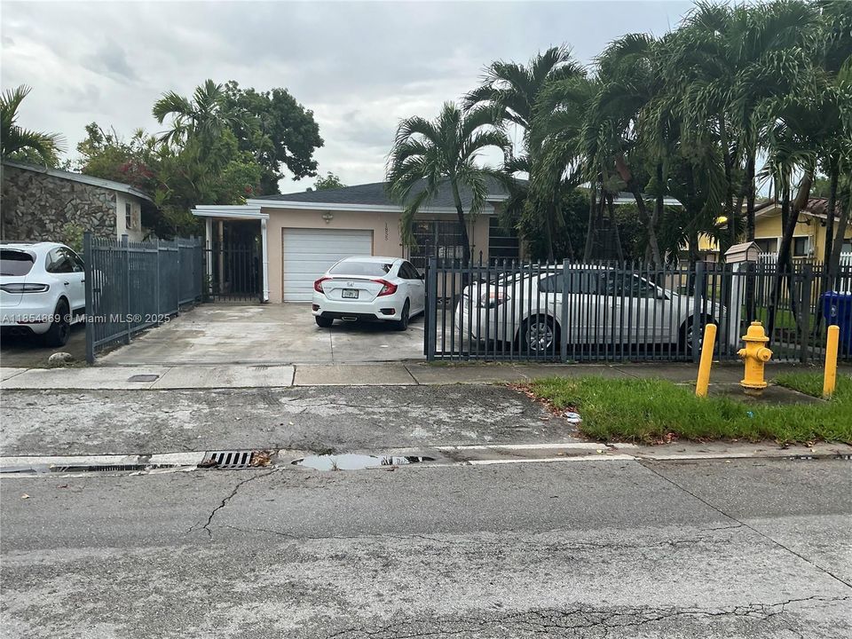 For Sale: $670,000 (2 beds, 1 baths, 1716 Square Feet)