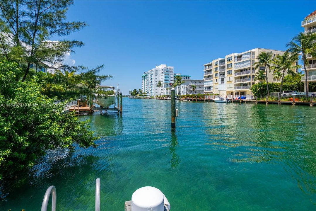 For Sale: $6,400,000 (6 beds, 7 baths, 7179 Square Feet)