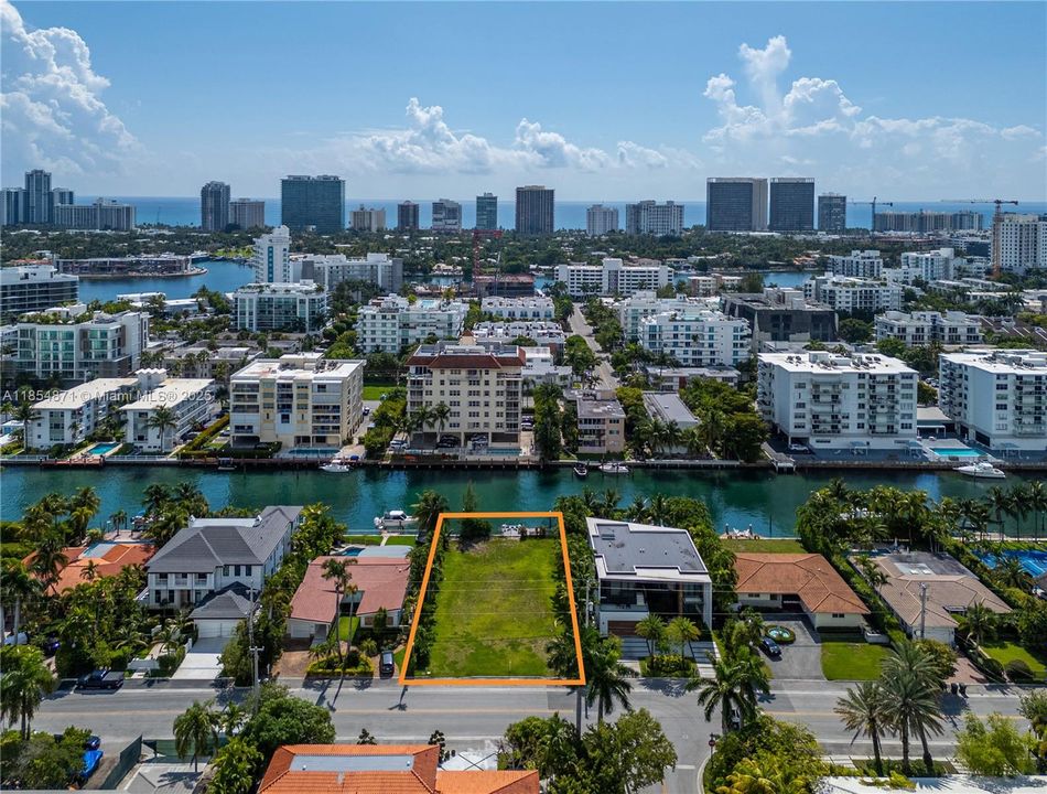 For Sale: $6,400,000 (6 beds, 7 baths, 7179 Square Feet)