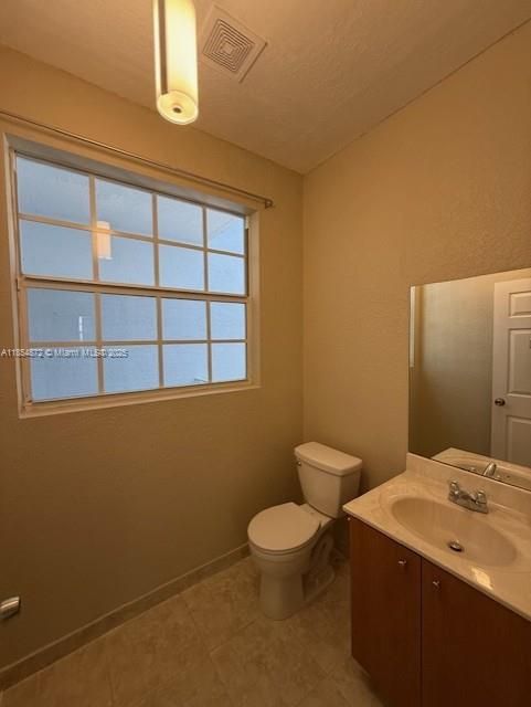 Active With Contract: $549,900 (3 beds, 3 baths, 2186 Square Feet)