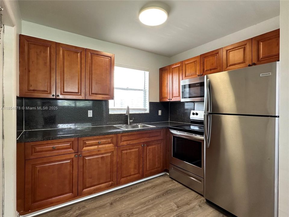 Active With Contract: $1,795 (2 beds, 1 baths, 0 Square Feet)