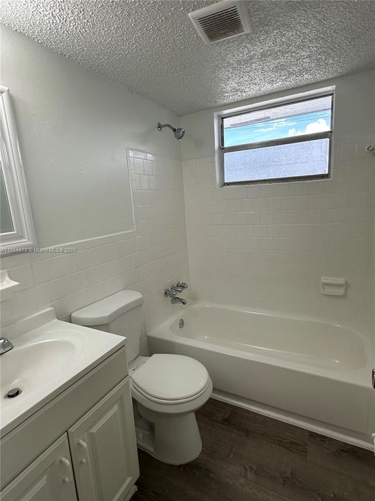 Active With Contract: $1,795 (2 beds, 1 baths, 0 Square Feet)