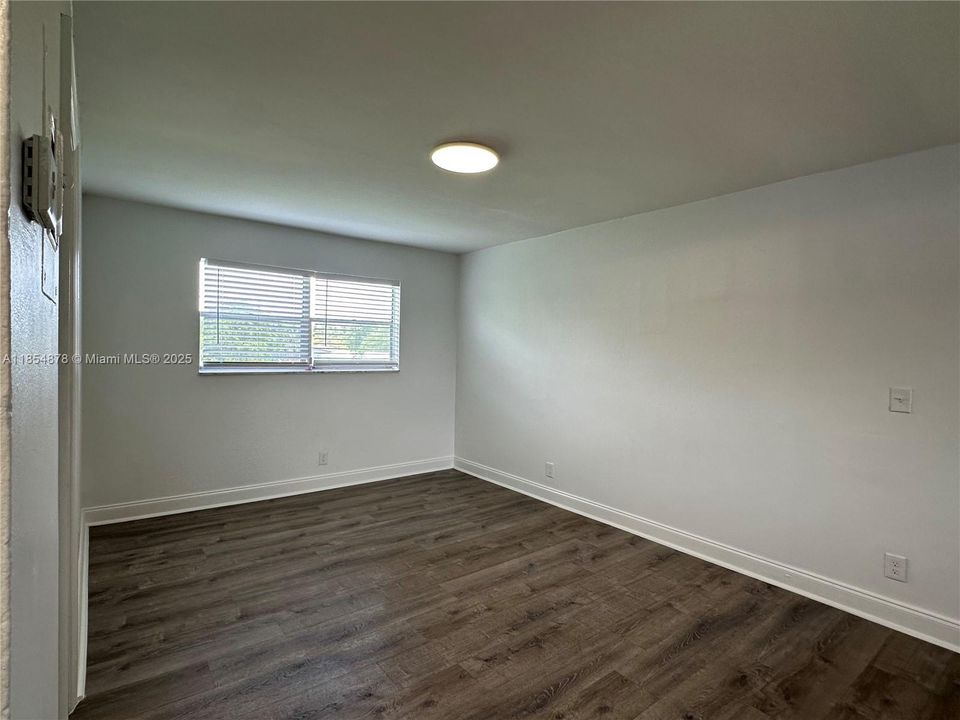Active With Contract: $1,795 (2 beds, 1 baths, 0 Square Feet)