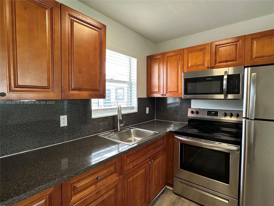 Active With Contract: $1,795 (2 beds, 1 baths, 0 Square Feet)