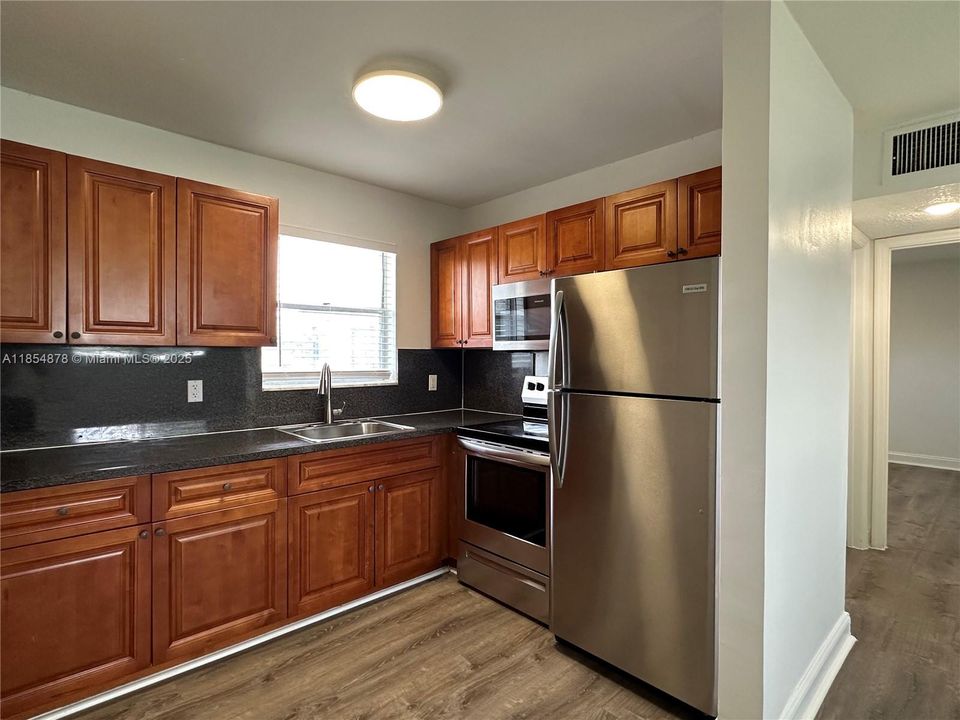 Active With Contract: $1,795 (2 beds, 1 baths, 0 Square Feet)