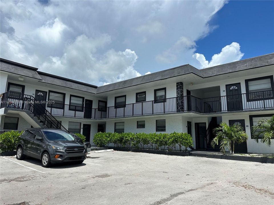 Active With Contract: $1,795 (2 beds, 1 baths, 0 Square Feet)