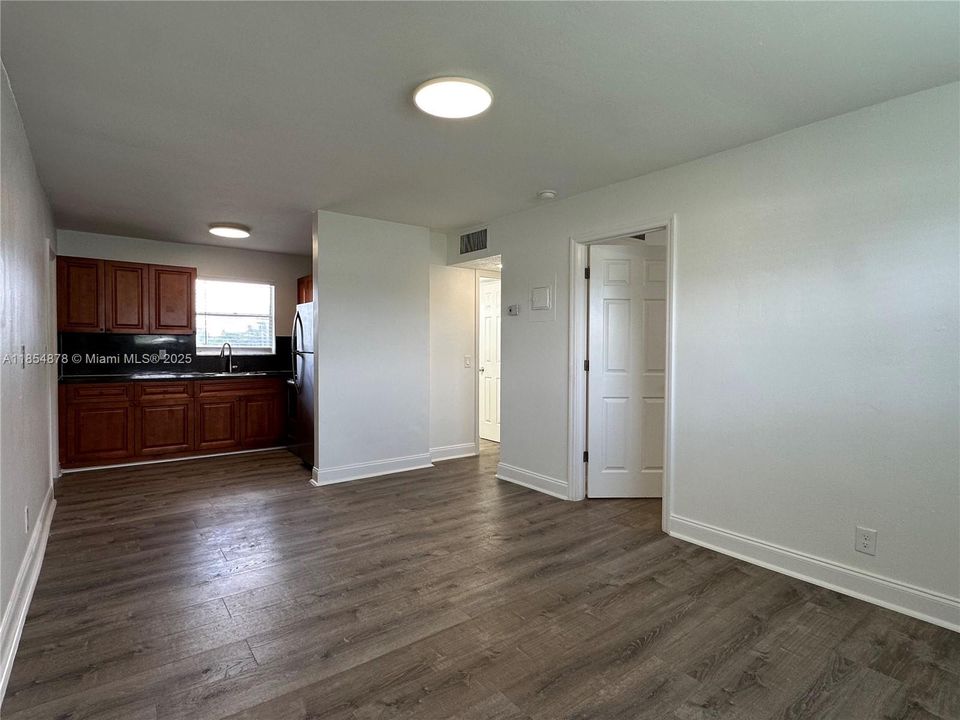 Active With Contract: $1,795 (2 beds, 1 baths, 0 Square Feet)