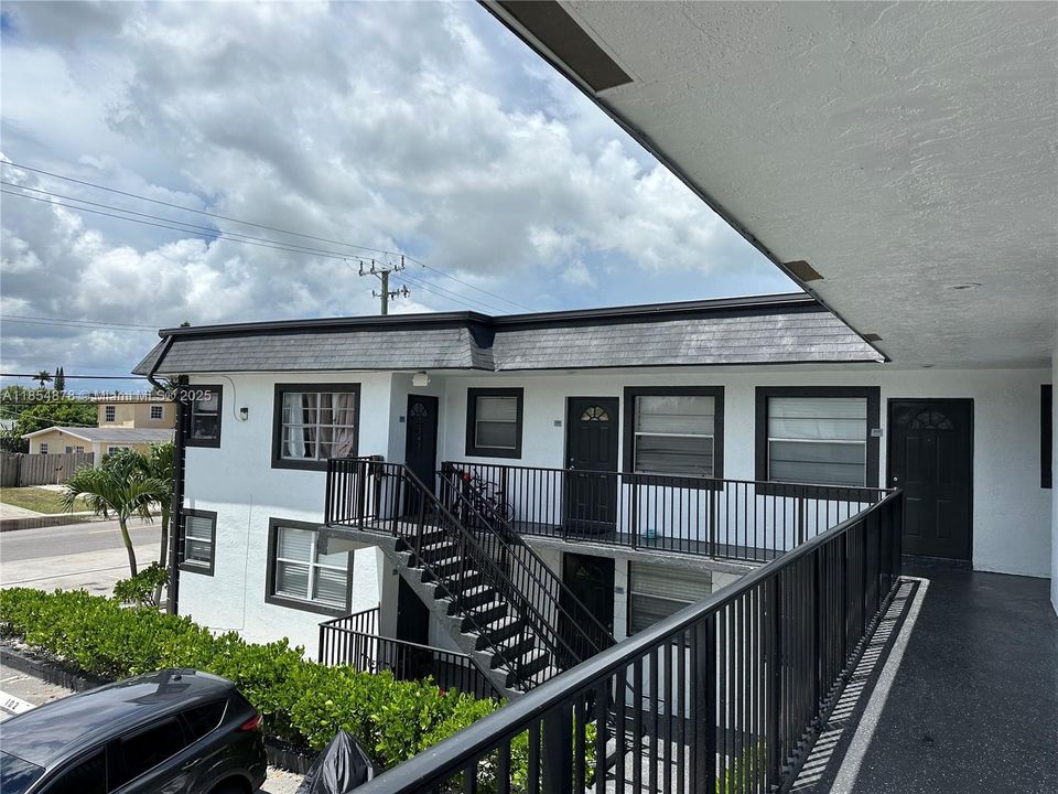 Active With Contract: $1,795 (2 beds, 1 baths, 0 Square Feet)