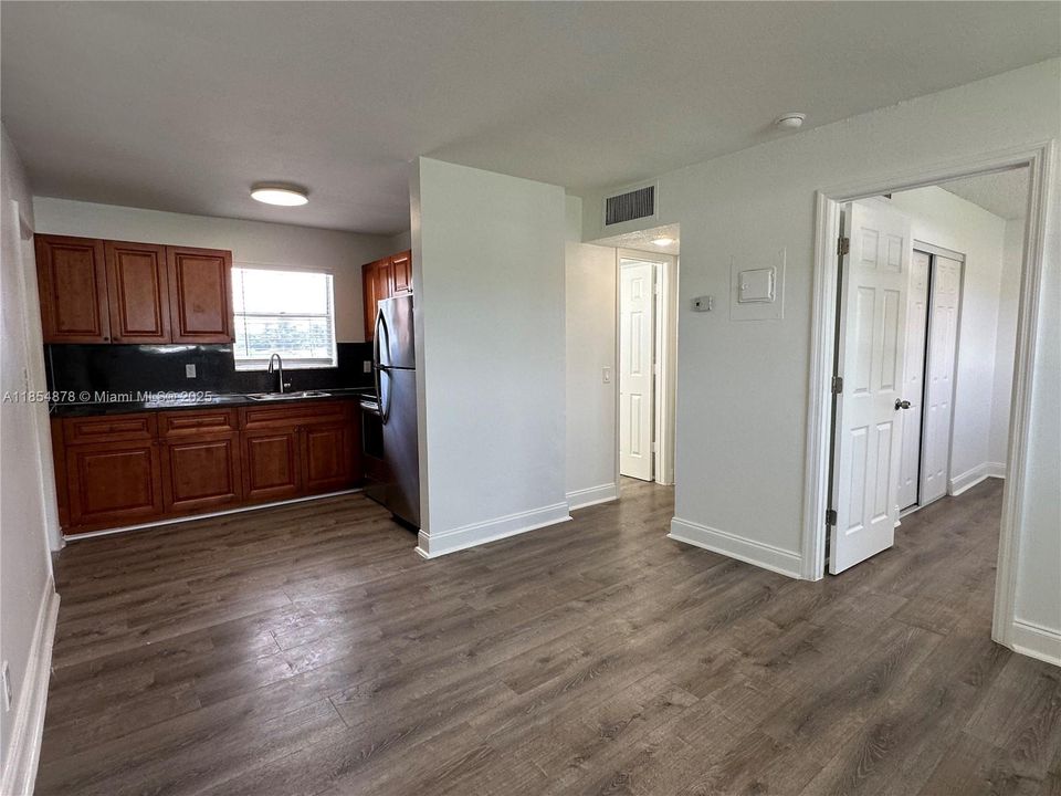 Active With Contract: $1,795 (2 beds, 1 baths, 0 Square Feet)