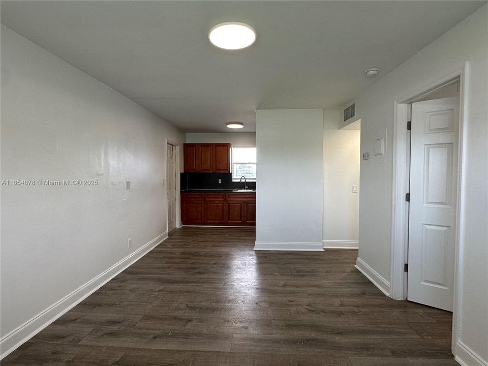 Active With Contract: $1,795 (2 beds, 1 baths, 0 Square Feet)